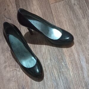 Marc Fisher Black Women's Heels Sophisticated Size 8